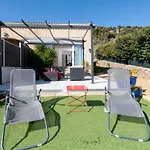 Face A La Superbe Terrasse Barbecue Le Pradet