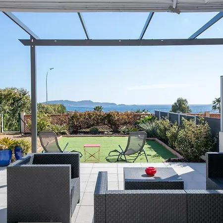 Face A La Superbe Terrasse Barbecue Le Pradet *
