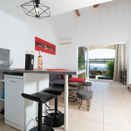 Face A La Superbe Terrasse Barbecue Le Pradet Apartment *