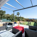 Face A La Superbe Terrasse Barbecue Le Pradet * Carqueiranne