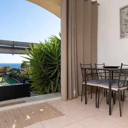 Face A La Superbe Terrasse Barbecue Le Pradet Apartamento