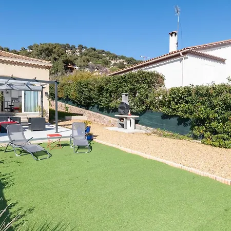 Face A La Superbe Terrasse Barbecue Le Pradet Carqueiranne