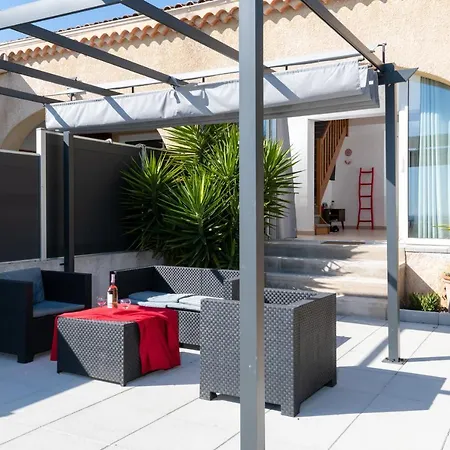 Face A La Superbe Terrasse Barbecue Carqueiranne