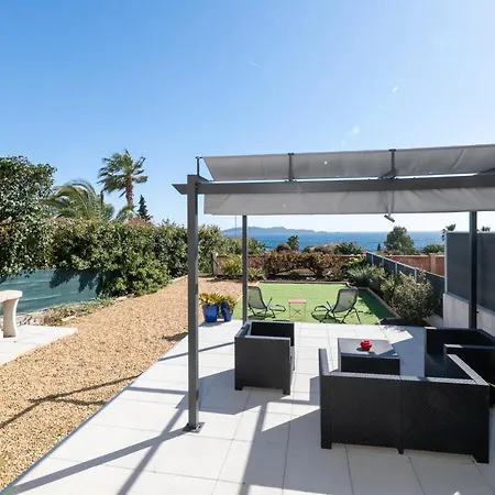 Face A La Superbe Terrasse Barbecue * 卡尔特汉