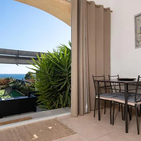 Face A La Superbe Terrasse Barbecue * Carqueiranne