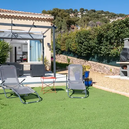 Face A La Superbe Terrasse Barbecue