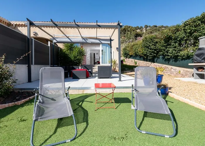 Face A La Superbe Terrasse Barbecue Le Pradet