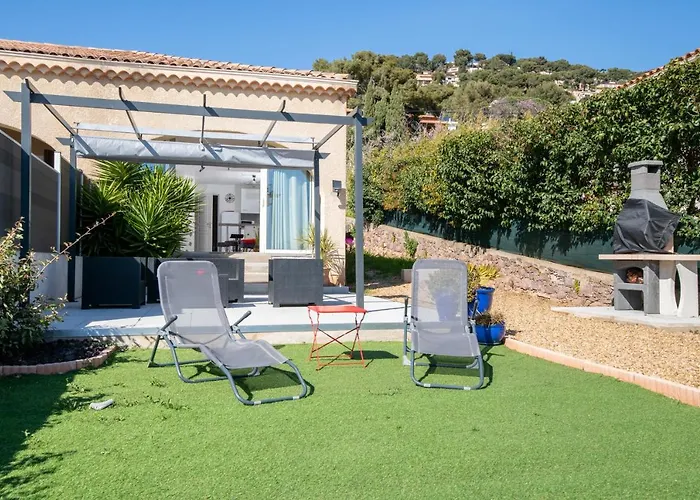 Face A La Superbe Terrasse Barbecue Le Pradet Carqueiranne