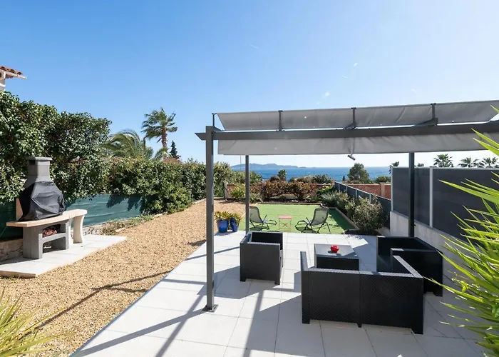 Face A La Superbe Terrasse Barbecue Le Pradet * 카르쿠에이란느