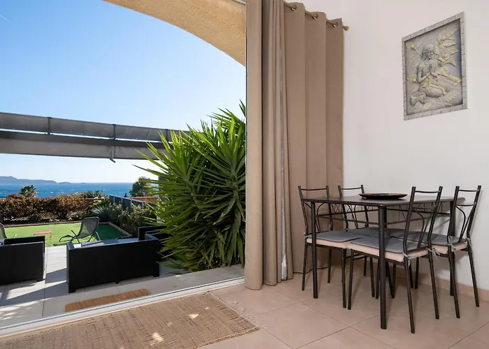 Face A La Superbe Terrasse Barbecue Le Pradet * Carqueiranne