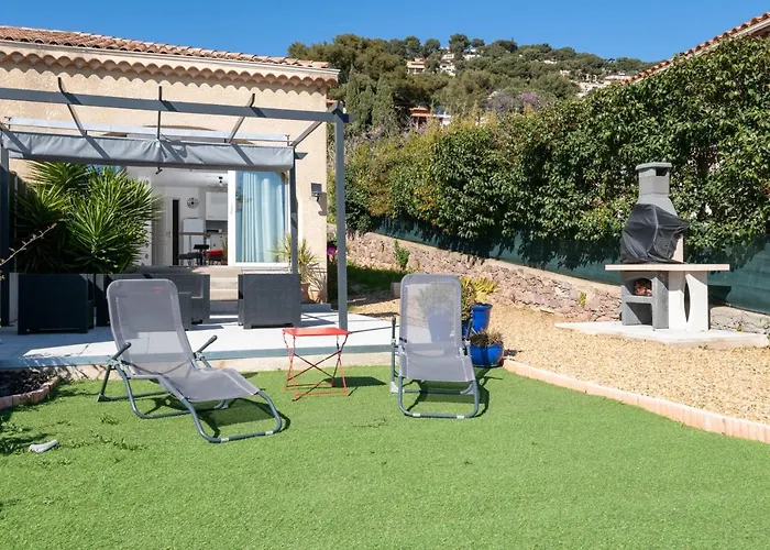 Face A La Superbe Terrasse Barbecue Le Pradet